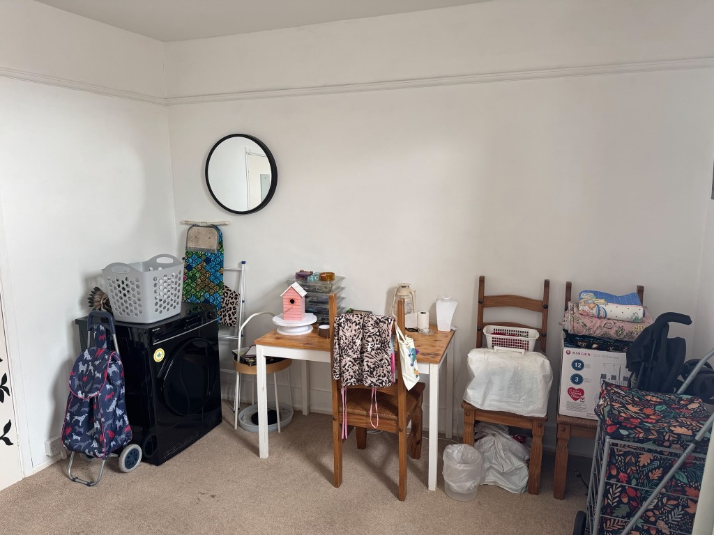 Lot: 158 - TWO-BEDROOM END-TERRACE HOUSE FOR INVESTMENT - Bedroom with painted walls and fitted carpet